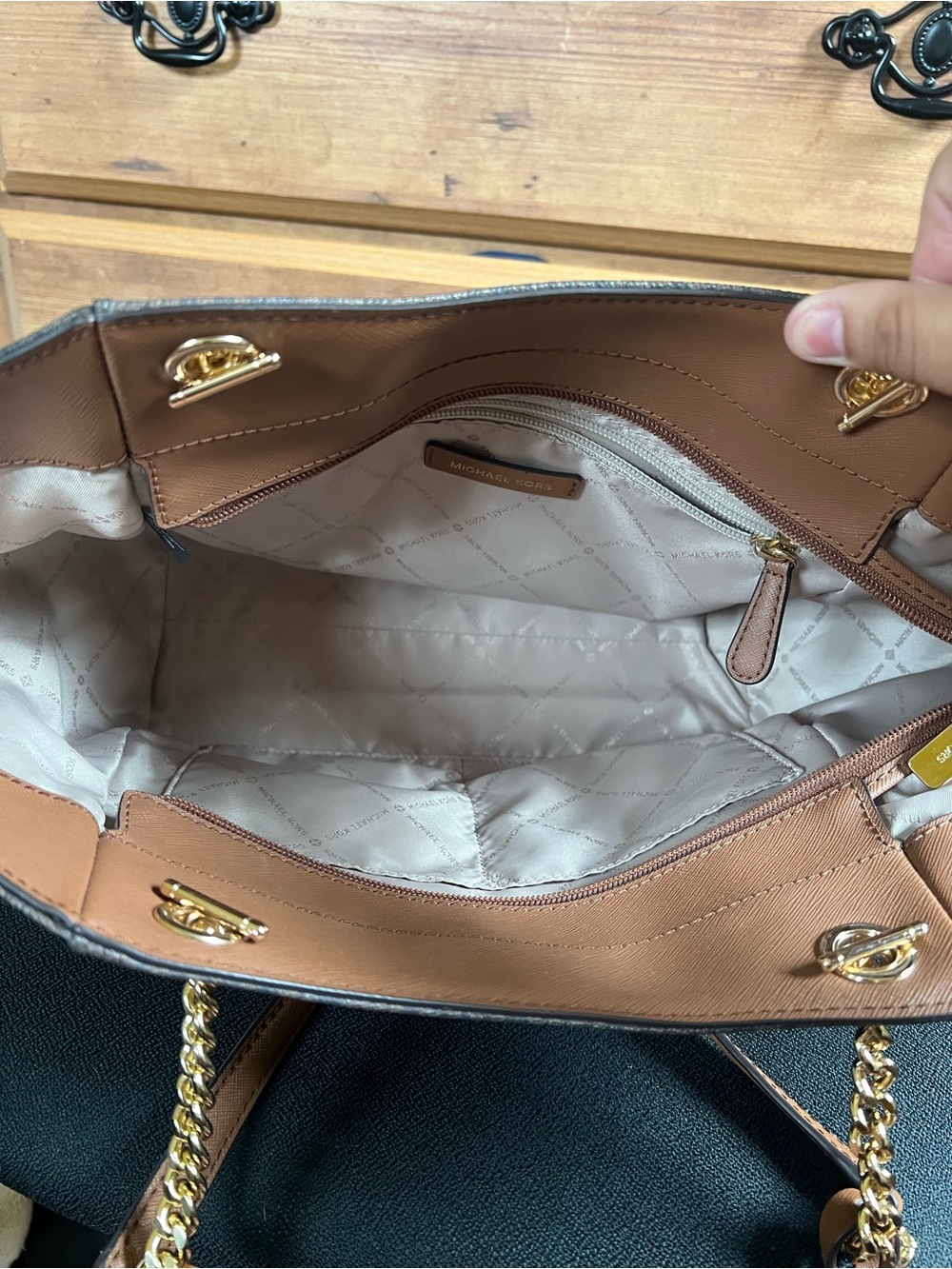 Michael Kors Jet Set Large Signature Logo Shoulder Bag - Picture 8 of 8